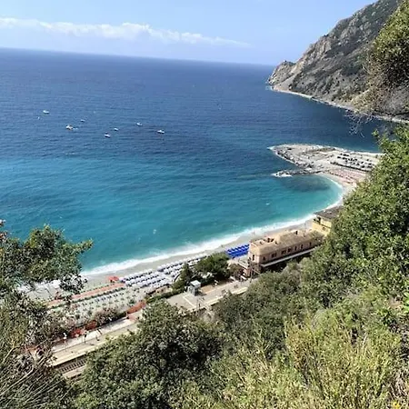 Apartment Historic Downtown By The Sea With King Bed Monterosso al Mare